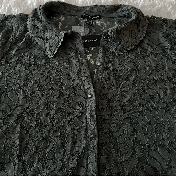 Cable & Gauge Lace Button Down Blouse - Picture 4 of 5
